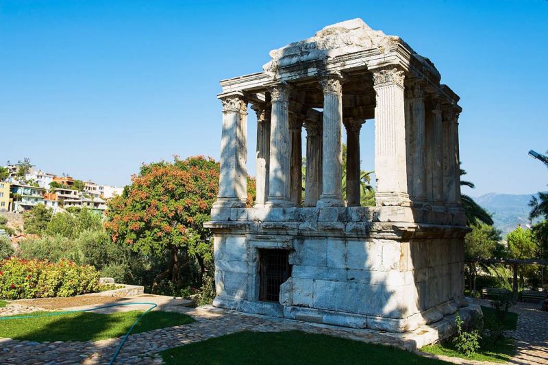 Mausoleum At Halicarnassus Ruins Mausoleum At Halicarnassus Ruins