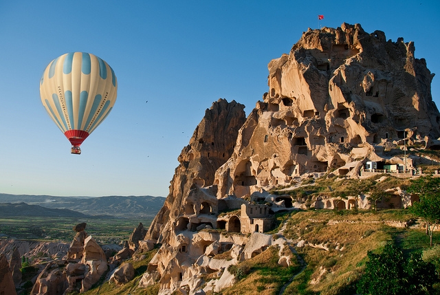 la roca de Uchisar en Capadocia la roca de Uchisar en Capadocia