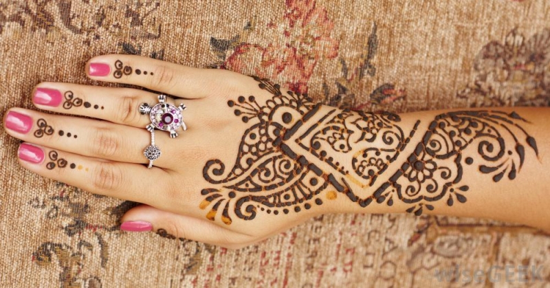 Henna Painting In Dubai Desert Henna Tattoo In Dubai