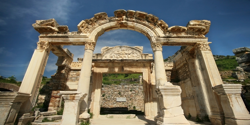 El Templo de Adriano El Templo de Adriano