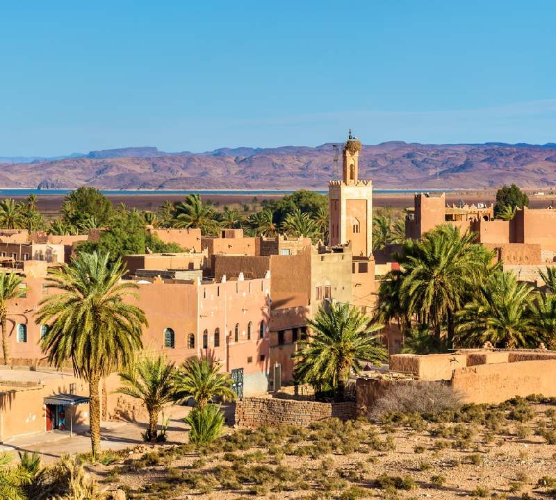 Edifícios no centro histórico de Ouarzazate, uma cidade no centro-sul de Marrocos. Norte da África. Edifícios no centro histórico de Ouarzazate, uma cidade no centro-sul de Marrocos. Norte da África.