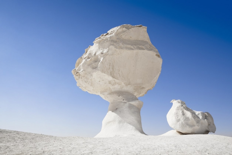 White Desert Tour with Bahariya Oasis: 3 Days of Ancient Landscapes