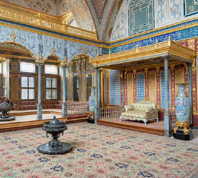 O HAREM DOS SULTÕES no PALÁCIO DE TOPKAPI. ISTAMBUL, TURQUIA. O harém é uma parte importante do Palácio de Topkapi. O HAREM DOS SULTÕES no PALÁCIO DE TOPKAPI. ISTAMBUL, TURQUIA. O harém é uma parte importante do Palácio de Topkapi.