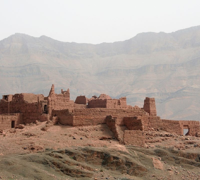 Ruínas de Casbah no Vale do Draa, no Marrocos. Ruínas de Casbah no Vale do Draa, no Marrocos.