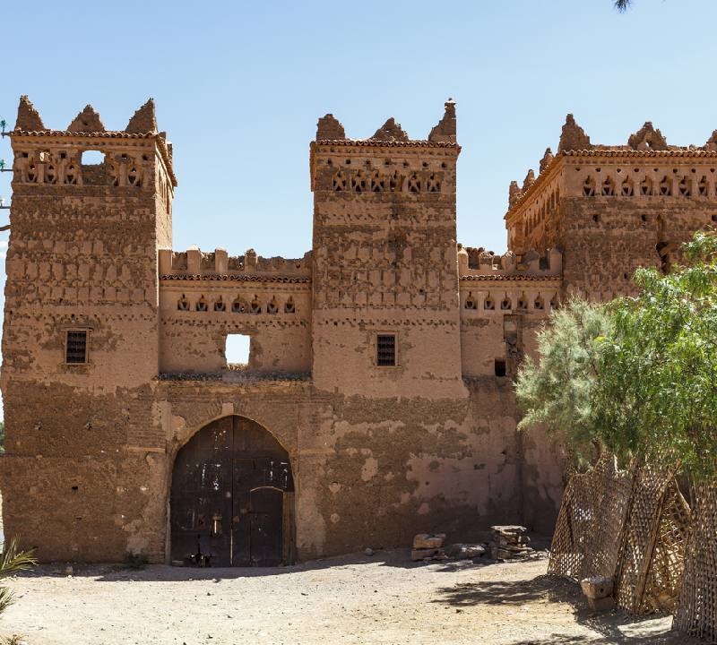 Antiga kashbah desgastada pelo tempo em Agdz, Vale do Draa, Marrocos, Norte da África Antiga kashbah desgastada pelo tempo em Agdz, Vale do Draa, Marrocos, Norte da África