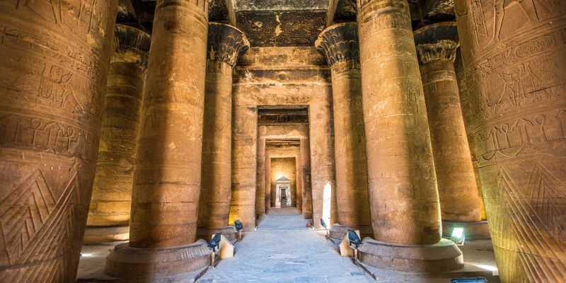 Templo de Khnum em Esna - Nilo, Egito