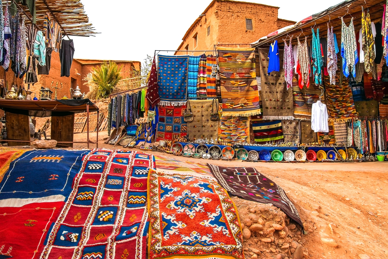 Tesouros dos Souks Marroquinos: Um Guia Pelos Mercados Milenares [2025]