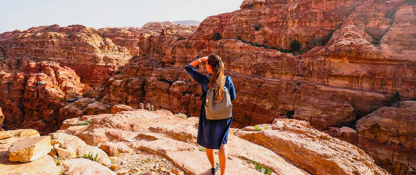 Explore yourself! The Pros and Cons of traveling solo